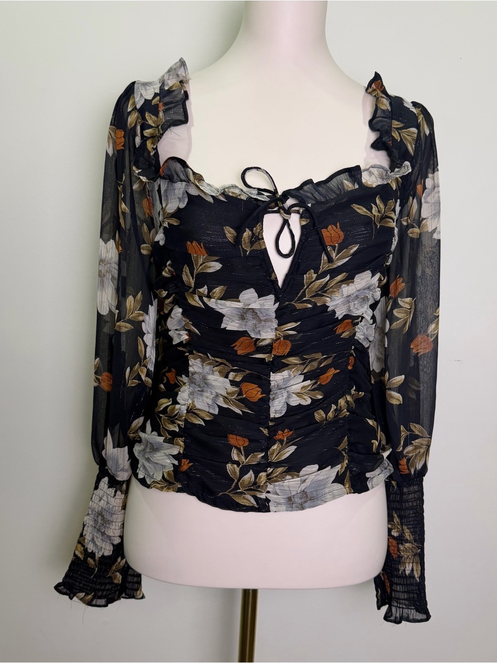 ASTR The Label Size XL Black Multi Floral Shimmer Ruched Blouse